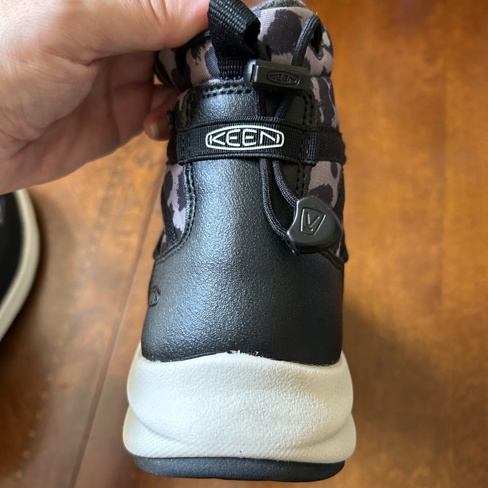 ❌❌SOLD❌❌Keen Women's 8 Uneek SNK II Waterproof Chukka Boots Animal Print/Silver - Picture 11 of 12